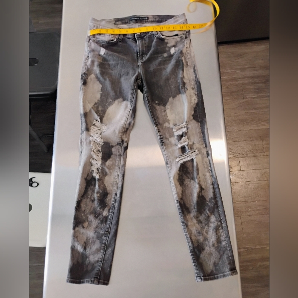 Made in California J Brand Barneys Jeans 30W 26L 9 Rise 5 Barrel Stressed Bleach
